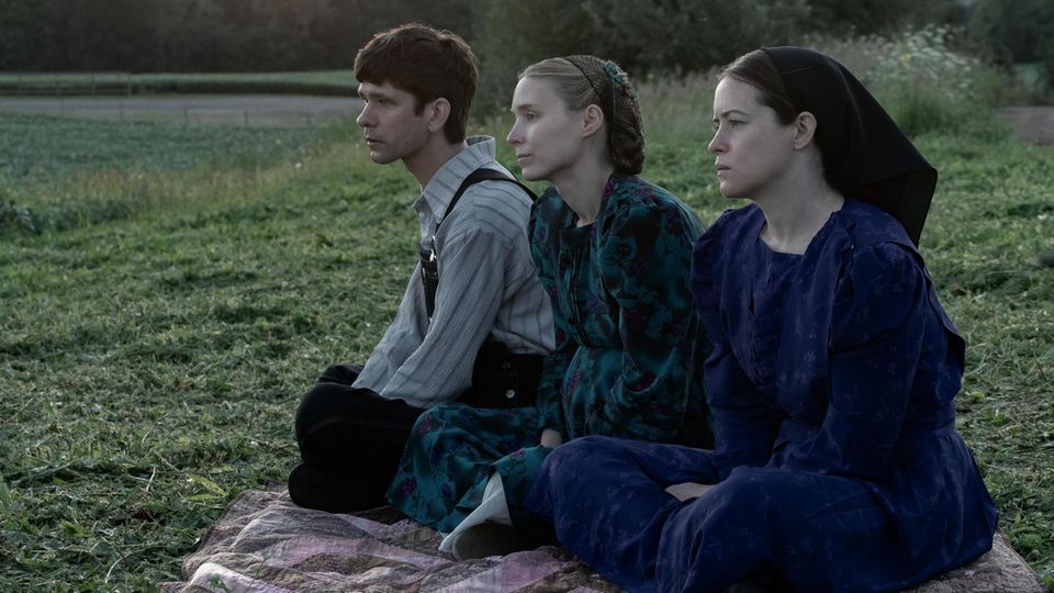 Vor der "Aussprache": Szene mit Ben Whishaw (v.l.), Rooney Mara und Claire Foy