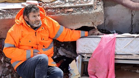 Erdbeben Türkei Vater lässt Hand von toter Tochter nicht los