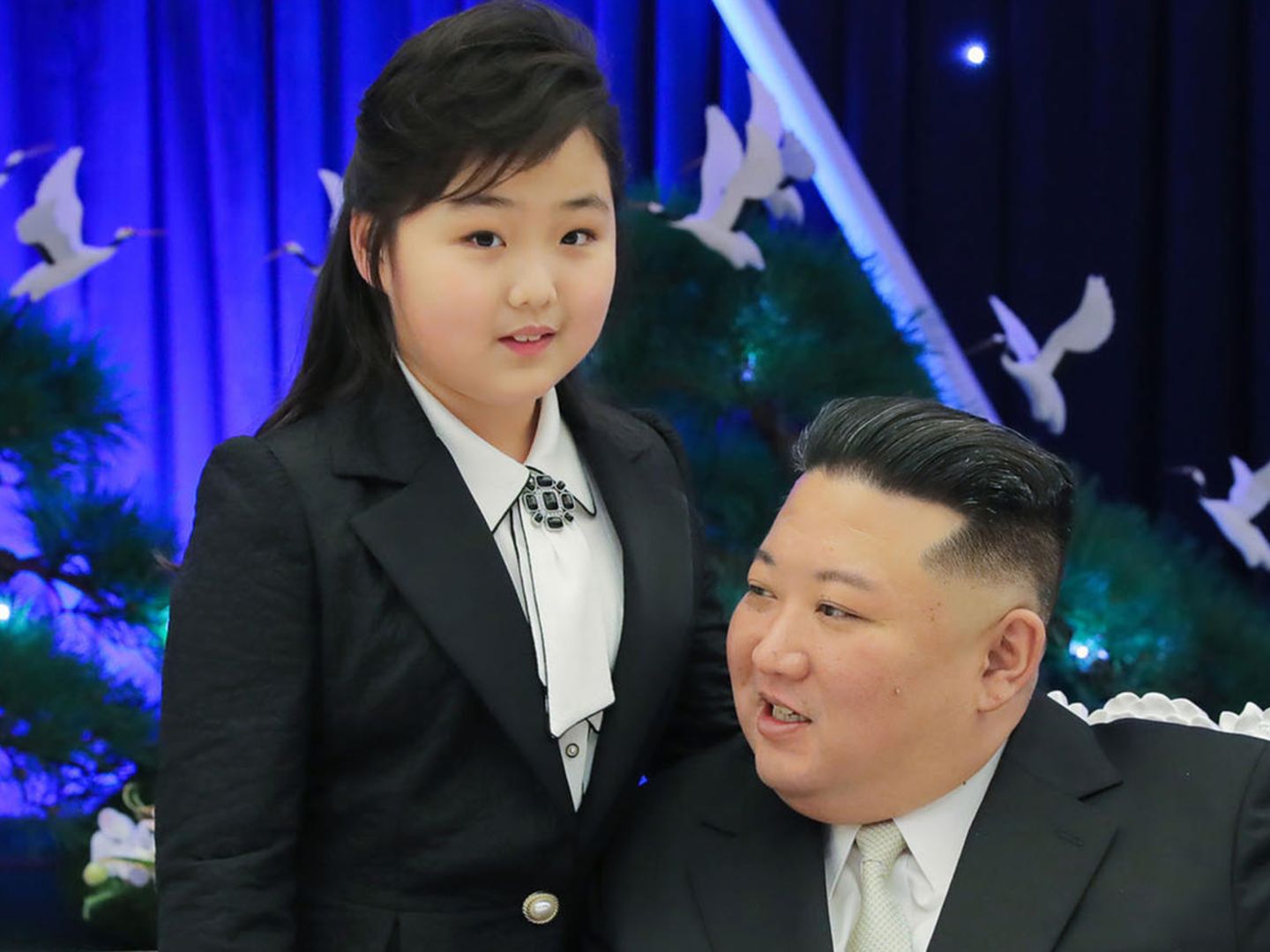 Nordkorea: Kim Jong Un zeigt sich mit Frau und Tochter (Video) | STERN.de