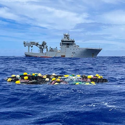 Eine Ladung Kokain schwimmt auf der Oberfläche des Pazifischen Ozeans