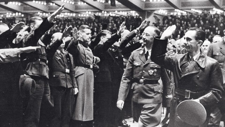 Joseph Goebbels 1943 im Berliner Sportpalast