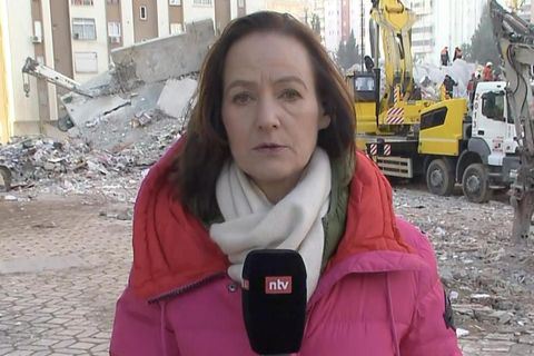 Reporterin über Rettungsaktionen nach Erdbeben: "Die Zeit läuft gegen die Retter"
