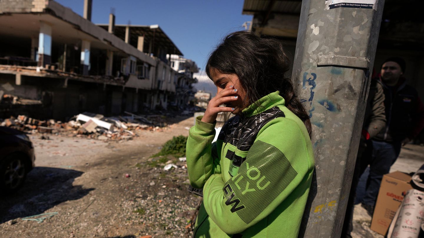 Türkei: Mädchen zwischen Trümmern