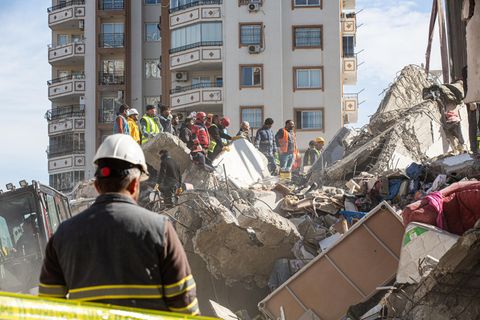 Rettungsarbeiten nach dem Erdbeben am 6.2.2023 in Adana in der Türkei