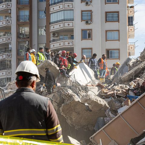 Rettungsarbeiten nach dem Erdbeben am 6.2.2023 in Adana in der Türkei