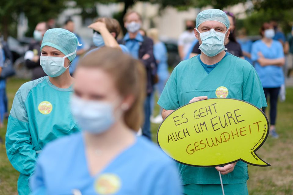 Beschäftigten in Medizin und Pflege protestieren