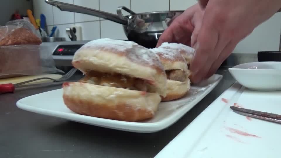 Video: Kreative Krapfen-Kreationen - Es geht um die Wurst!