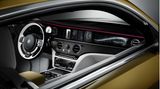Rolls-Royce setzt bei seinem ersten Elektroauto augenscheinlich auf ein noch relativ klassisches Cockpit mit vergleichsweise vielen Bedienknöpfen und kleinen Displays