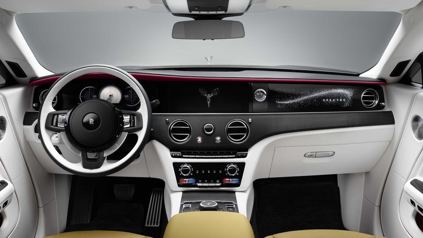 Bei den bevorstehenden Testfahrten wollen die Ingenieure des britischen Luxusauto-Herstellers jedes Fahrzeugsystem, Hard- wie auch Software im Detail weiter verbessern