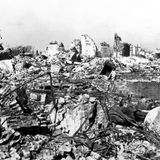 Eine durch ein Erdbeben im Jahr 1923 zerstörte japanische Stadt