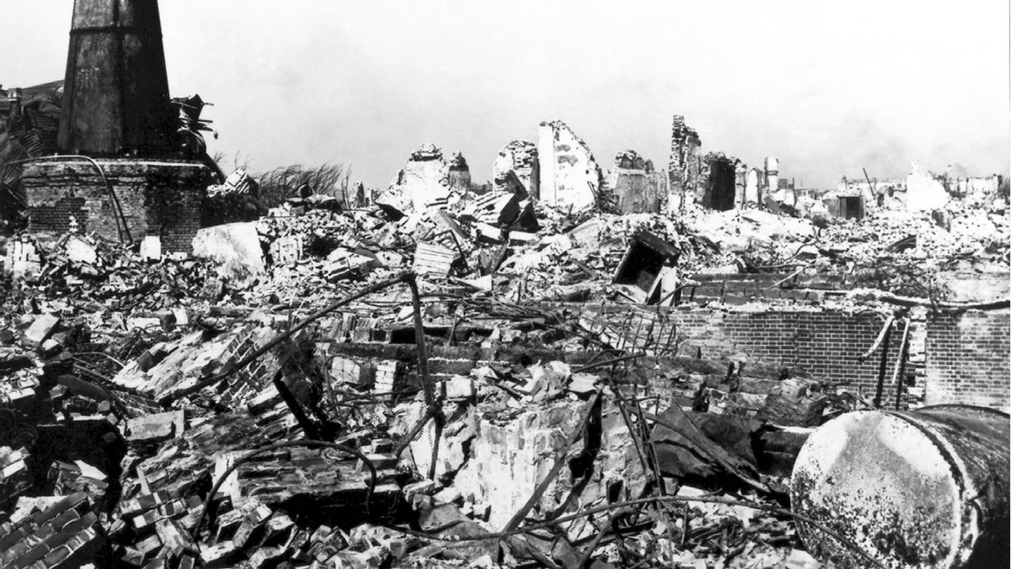 Eine durch ein Erdbeben im Jahr 1923 zerstörte japanische Stadt