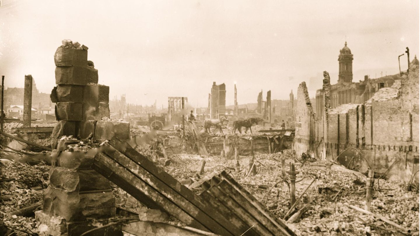 Das durch ein Erdbeben und Feuer zerstörte San Francisco Das durch ein Erdbeben und Feuer zerstörte San Francisco
