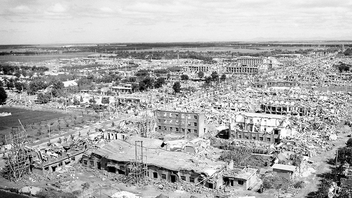 Die durch ein Erdbeben zerstörte Stadt Tangshan