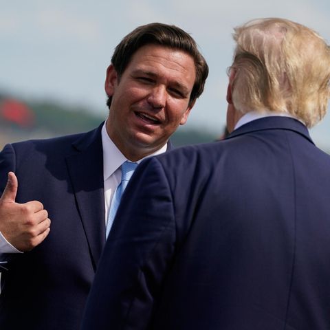 Ron DeSantis (l.) und Donald Trump im Oktober 2020 in Florida