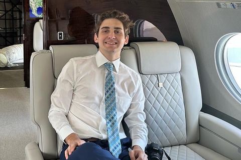 Jack Sweeney in Privatjet auf einer Ausstellung für Geschäftsluftfahrt der NBAA im Oktober 2022 in Orlando
