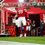 Heimisch im State Farm Stadium sind die Arizona Cardinals. Das Team um Superstar J.J. Watt, der nach dem Hauptrunden-Aus seinen Rücktritt erklärte, beendete die Saison als drittschlechtestes Team der Liga. Immerhin: Im anstehenden Draft haben die Cardinals damit die Möglichkeit, früh einen vielversprechenden Spieler zu verpflichten.