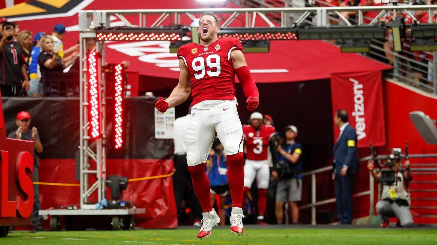 Heimisch im State Farm Stadium sind die Arizona Cardinals. Das Team um Superstar J.J. Watt, der nach dem Hauptrunden-Aus seinen Rücktritt erklärte, beendete die Saison als drittschlechtestes Team der Liga. Immerhin: Im anstehenden Draft haben die Cardinals damit die Möglichkeit, früh einen vielversprechenden Spieler zu verpflichten.
