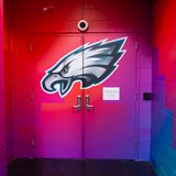 "Fly, Eagles, Fly" – für das Endspiel in der NFL wurden auch die Umkleiden der Teams bunt geschmückt. Hier die Außenansicht auf die Kabine der Philadelphia Eagles.