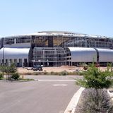 Lange gab es in und um Phoenix Diskussionen über den Neubau eines Football-Stadions, die Arizona Cardinals spielten bis dato als Mieter in einem Stadion der Arizona State University. 2003 begann der Bau der neuen Arena, der nach über drei Jahren und rechtzeitig zum Saisonstart 2006 abgeschlossen war. Die Arena selbst liegt nicht direkt in Phoenix, sondern im 15 Kilometer entfernten Glendale. Wenige Kilometer weiter beginnt bereits die Sonora-Wüste, eine der größten Wüstenregionen der Welt. 