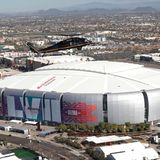 Ein bisschen Angeberwissen gefällig? Das State Farm Stadium ist zwar erst 17 Jahre alt, aber bereits zum dritten Mal Gastgeber des Super Bowls. Sie wollen wissen, wer hier bereits gespielt hat? Dazu kommen wir gleich.