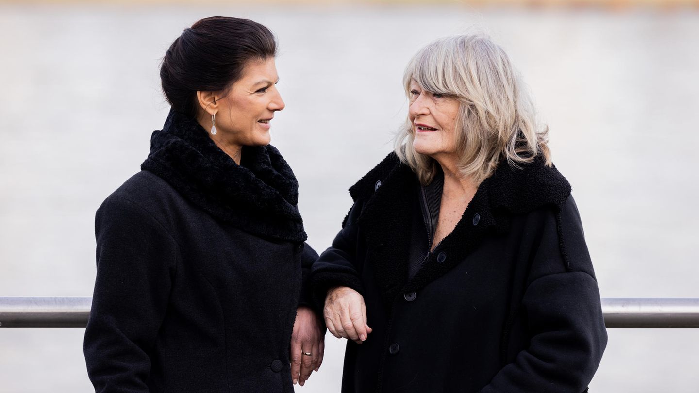 Alice Schwarzer and Sahra Wagenknecht publish a peace manifesto