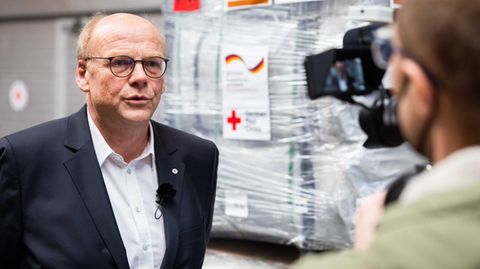 Christof Johnen, Leiter des Bereichs Internationale Zusammenarbeit beim Deutschen Roten Kreuz, im stern-Gespräch über die aktuelle Hilfe in den Erdbebenregionen