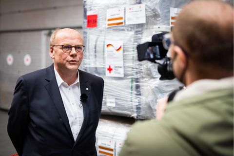 Christof Johnen, Leiter des Bereichs Internationale Zusammenarbeit beim Deutschen Roten Kreuz, im stern-Gespräch über die aktuelle Hilfe in den Erdbebenregionen