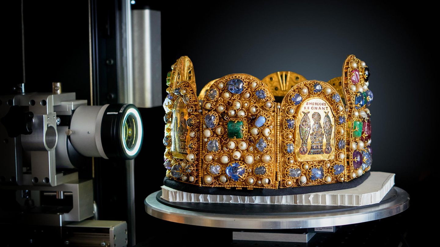 The myth of the imperial crown: a research project wants to reveal its secret