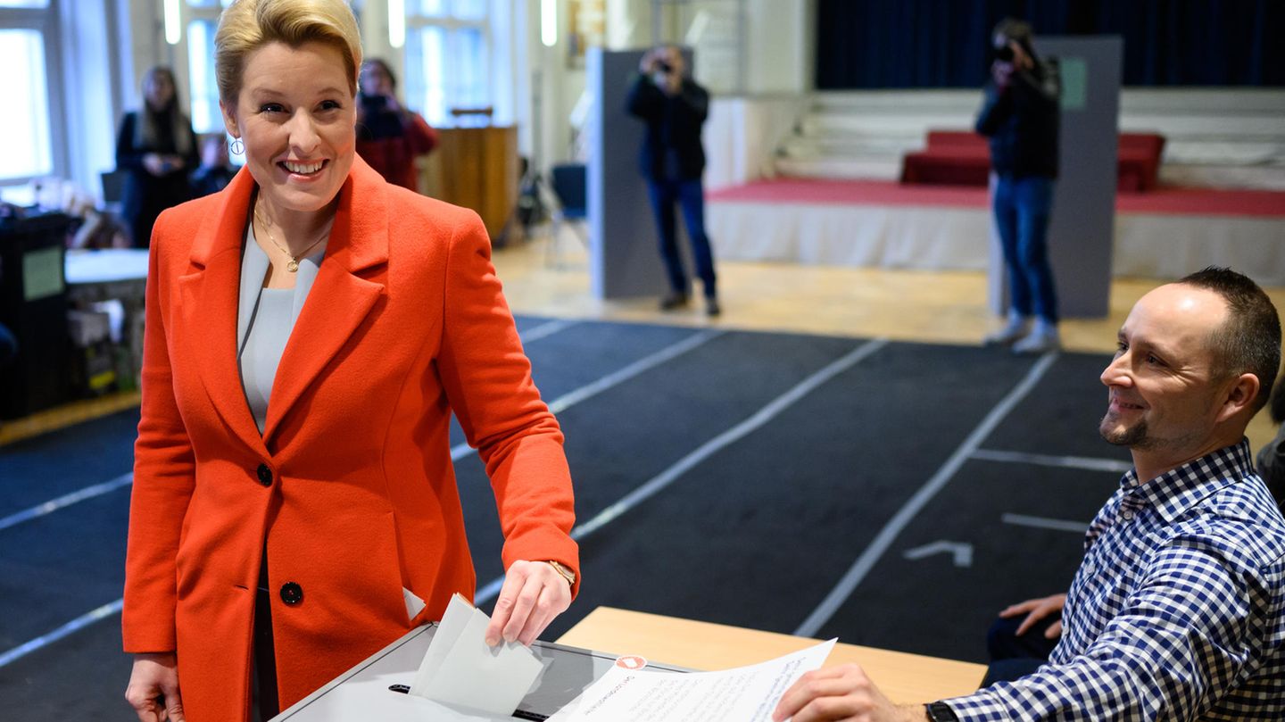 Wiederholungswahl in Berlin: Internationale Beobachter loben Wahlverlauf – Giffey lässt Mülltonne gegen Wahlurne austauschen