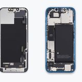 Das iPhone 13 setzt auf das von Apple als "Bucket Style" bezeichnete Design. Um an Komponenten im Innern zu gelangen, muss immer das Display link abmontiert werden. Dann müssen langsam die anderen Komponenten ausgebaut werden. Befindet sich ein defektes Bauteil nahe an der Rückfläche, etwa die Hauptkamera oder Mag Safe, muss nahezu das gesamte Innenleben entnommen werden, um diese zu erreichen.