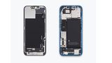 Das iPhone 13 setzt auf das von Apple als "Bucket Style" bezeichnete Design. Um an Komponenten im Innern zu gelangen, muss immer das Display link abmontiert werden. Dann müssen langsam die anderen Komponenten ausgebaut werden. Befindet sich ein defektes Bauteil nahe an der Rückfläche, etwa die Hauptkamera oder Mag Safe, muss nahezu das gesamte Innenleben entnommen werden, um diese zu erreichen.