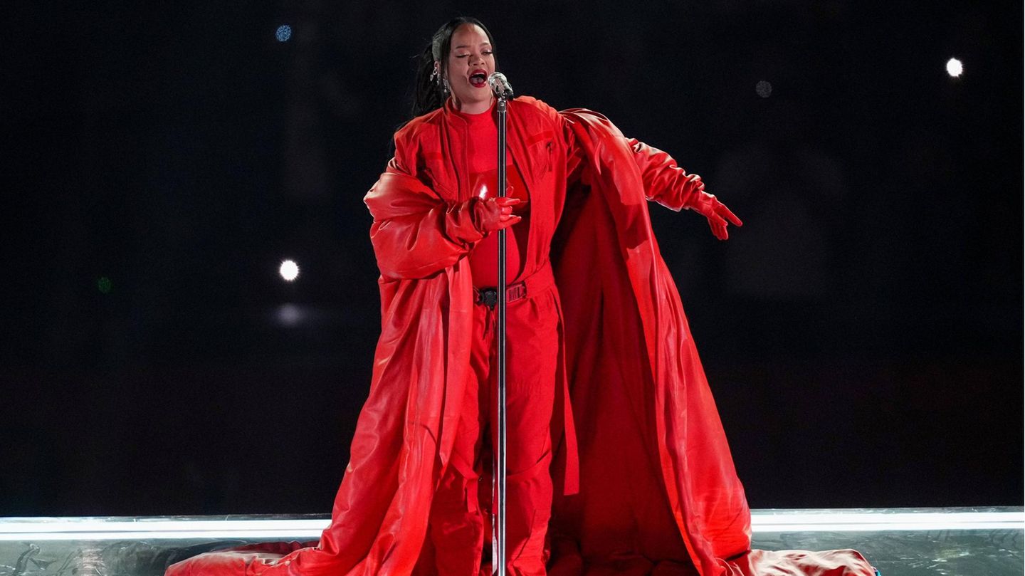 Super Bowl 2023: The Secret Behind Rihanna’s Outfit