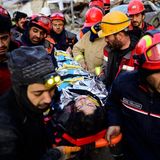 Türkei: Retter evakuieren ein 10-jähriges Mädchen aus den Trümmern