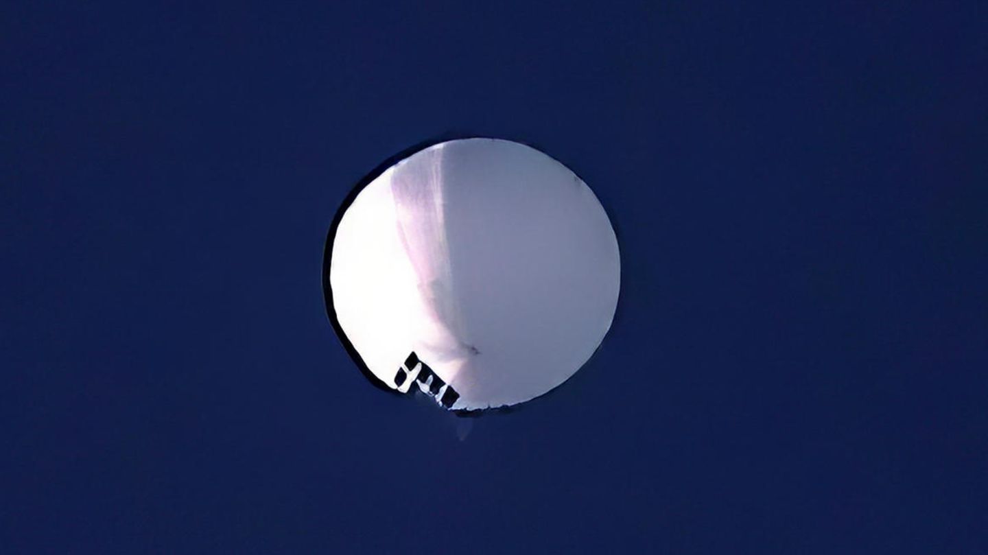 Medienbericht: Meterlange Antennenvorrichtung von abgeschossenem Spionageballon geborgen