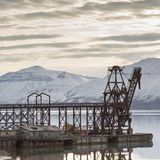 Ein Ladekran für Kohle im Hafen