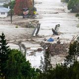 Die Waiohiki-Brücke und ihre Umgebung wurden vom Tutaekuri-Fluss überflutet