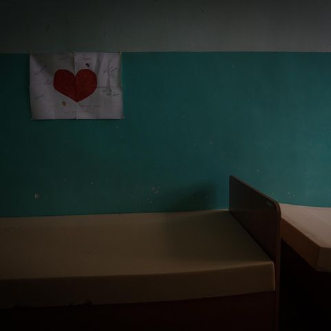 Leere Betten in einem Kinderheim am Stadtrand von Cherson in der Ukraine. 15 ukrainische Jungen und Mädchen wurden von hier aus nach Russland verschleppt