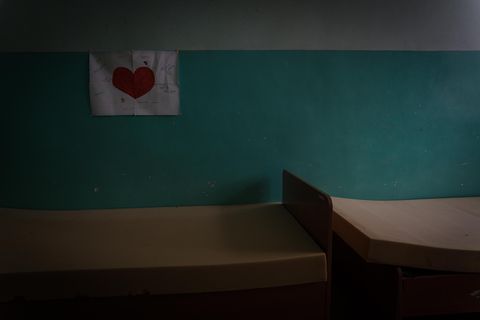 Leere Betten in einem Kinderheim am Stadtrand von Cherson in der Ukraine. 15 ukrainische Jungen und Mädchen wurden von hier aus nach Russland verschleppt