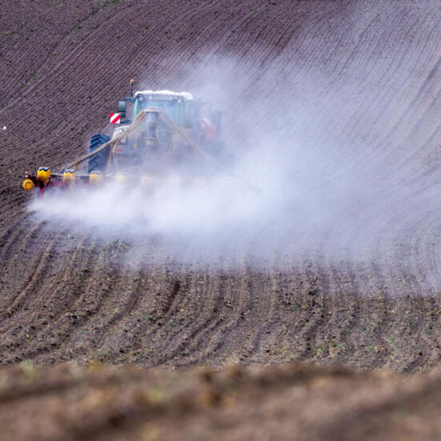 Klimaschutz: Dnger erzeugt mehr Treibhausgase als bisher angenommen |  STERN.de