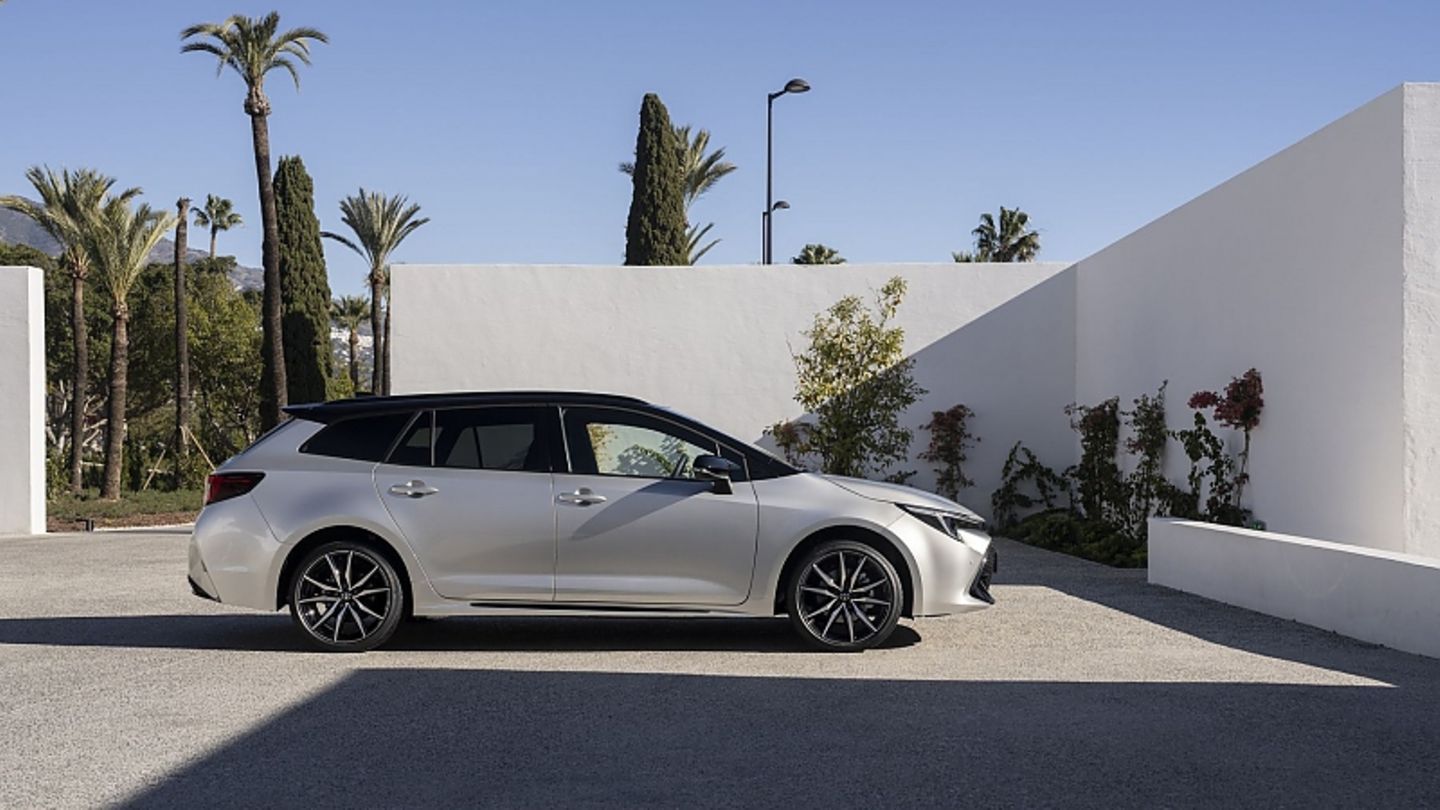 Toyota Corolla 2.0 HEV Touring Sport MJ 2023
