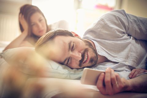 Psychologe Christian Hemschemeier gibt Tipps, was zu tun ist, wenn sich der Partner in eine andere Frau verliebt hat