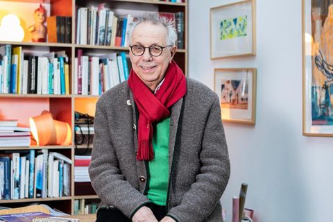Dieter Kosslick fotografiert bei sich zu Hause in Berlin