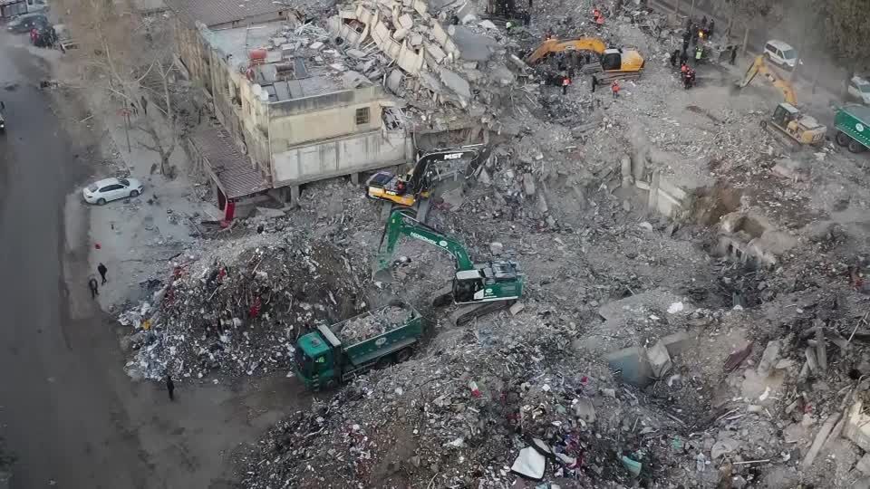 Video: Zahl der Toten nach schweren Erdbeben steigt auf mehr als 40.000