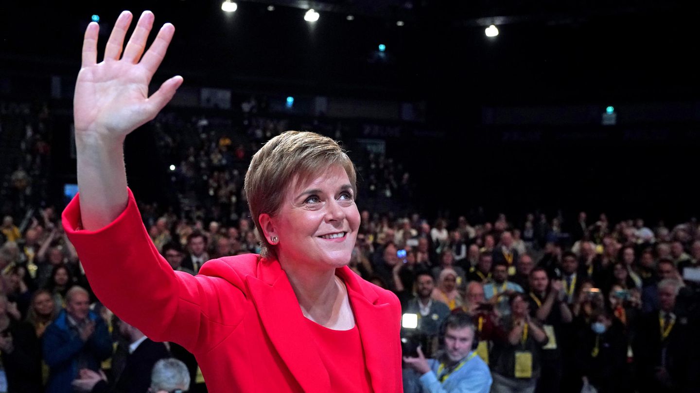 Nicola Sturgeon, Erste Ministerin Schottlands