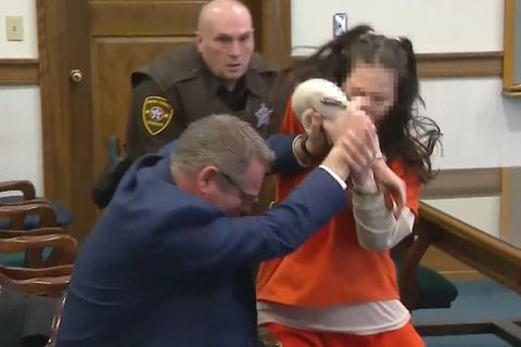 Wisconsin: Frau soll Freund zerstückelt haben – Angeklagte attackiert ihren Anwalt