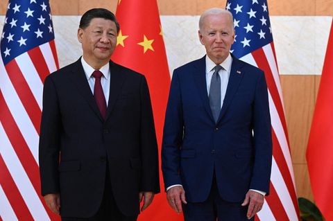 Leicht verkrampft: US-Präsident Joe Biden (r.), und der chinesische Präsident Xi Jinping beim G20-Gipfel im November 2022
