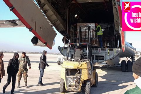 Ein saudisches Flugzeug hat auf dem Flughafen von Aleppo mit Hilfsgütern an Bord