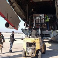 Ein saudisches Flugzeug hat auf dem Flughafen von Aleppo mit Hilfsgütern an Bord