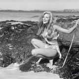 Der Fantasyfilm, in dem Steinzeitmenschen, Dinosaurier und andere Kreaturen miteinander kämpfen, traf sicher nicht den Geschmack jedes Kritikers. Für Raquel Welch als Fell-Bikini-Mädchen "Loana" bedeutete er aber den ganz großen Durchbruch.