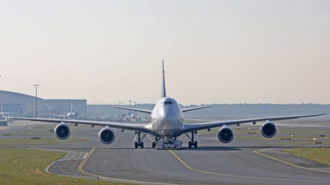 Boeing 747-8 auf Rollfeld